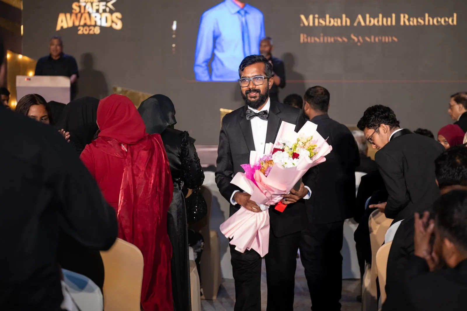 (ބީއެމްއެލް) އިން ރޭ ބޭއްވި އަހަރީ ސްޓާފް އެވޯޑް ހަފްލާ ތެރެއިން؛ ފޮޓޯ / ބީއެމްއެލް