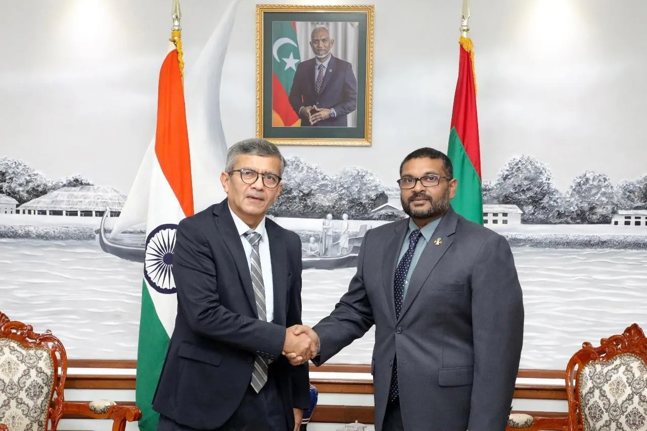 ދިވެހި ދިފާޢީ ވަޒީރު އިންޑިއާގެ ޑިފެންސް ސެކްރެޓަރީއާއި ބައްދަލުކުރައްވައިފި