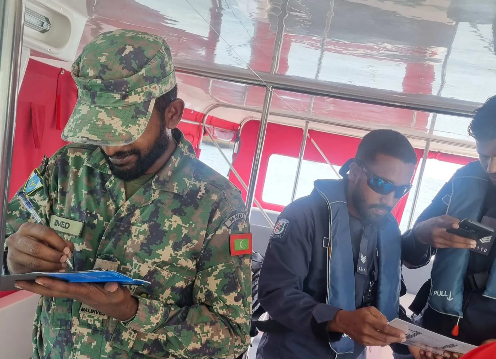 ބަންދުގައި ފުރާ އުޅަނދުތަކުގެ ސަލާމަތާއި ރައްކާތެރިކަން ބަލަން ސިފައިންނާއި ފުލުހުން ނިކުމެއްޖެ