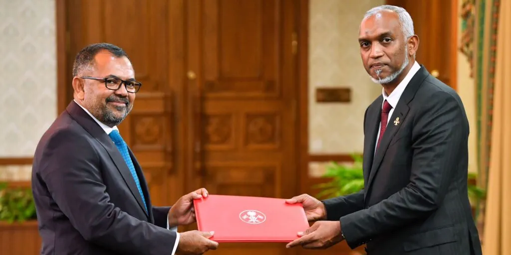 މަގާމުން އެއްފަރާތްވީ ސިއްޙީ ސަބަބުތަކަށްޓަކައި، ރައީސް މުޢިއްޒާއެކު ހުރީ ސާބިތުކަމާއެކު: ޒަމީރު