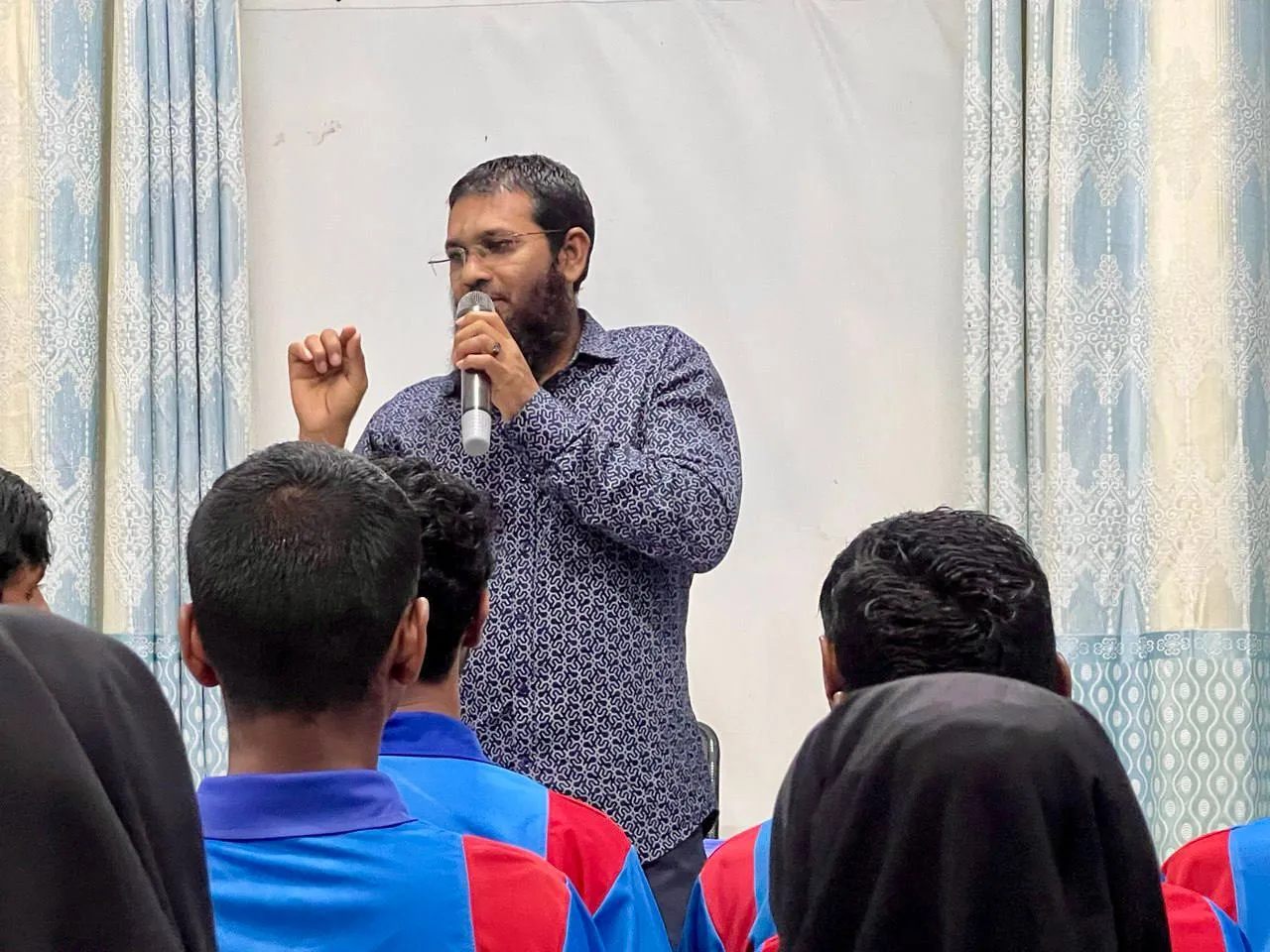 ޝެއިހް ސަމީރުގެ ދަރުހެއް މިރޭ ފޯކައިދޫގައި، ނަސީބުވެރިއަކަށް އުމްރާ ދަތުރެއް