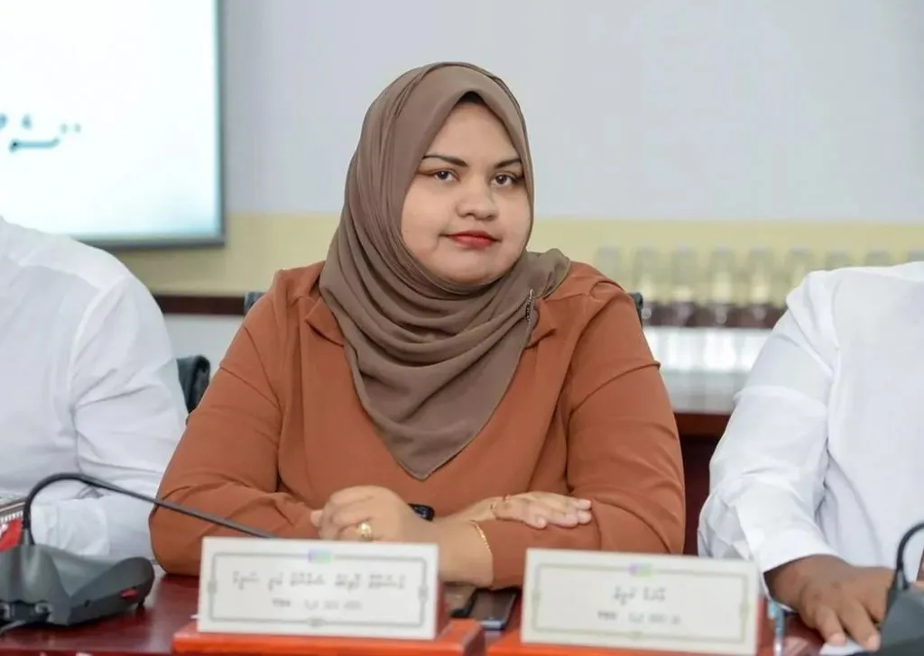 ސިހުރުގެ މައްސަލައިގައި ހައްޔަރުކުރި ޝަމްނާޒު ދޫކޮށްލައިފި