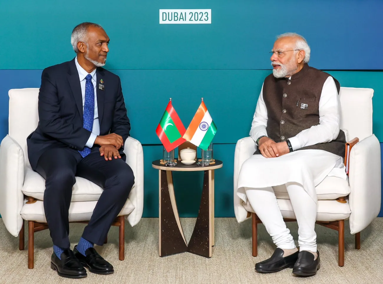 އިންޑިއާގެ ޖުމްހޫރީ ދުވަހުގެ ތަހުނިޔާ، އެގައުމުގެ ރައީސަށާއި ބޮޑުވަޒީރަށް، ރައީސުލްޖުމްހޫރިއްޔާ ފޮނުއްވައިފި