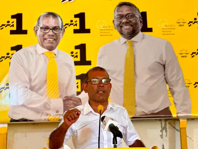 ސިޔާސީ މަސްރަހުގައި "ބޯވަ" އެއްގެ ސިފަ: ރިޔާސީ އިންތިޚާބުގައި ވާދަނުކުރައްވާނެ ކަމަށް ވިދާޅުވެ ނަޝީދުގެ އައު އުކުޅެއް