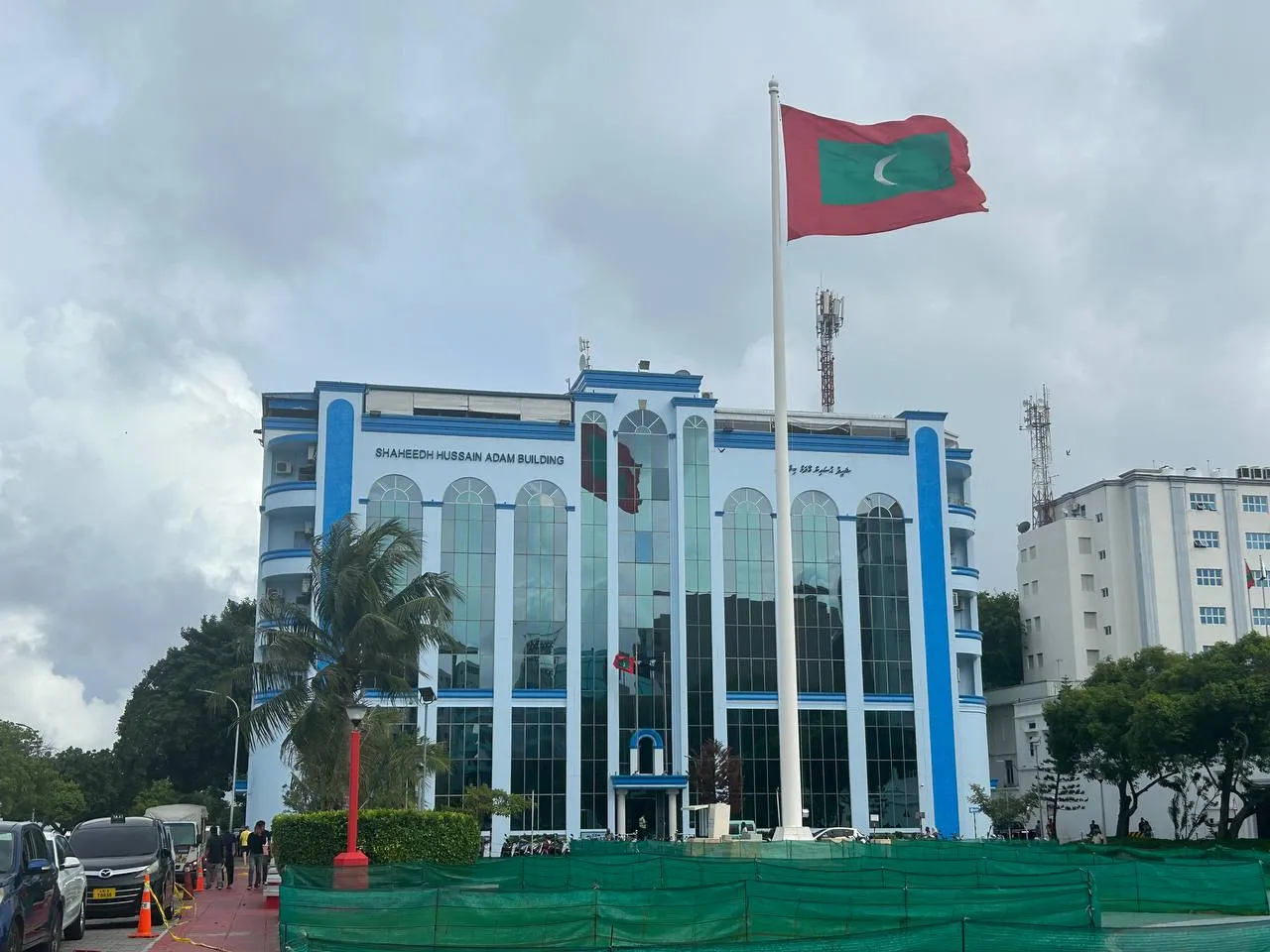 މަރުވެފައި އޮއްވައި ފެނުނު މީހާ ދެނެގަތުމަށް އާއްމުންގެ އެހީއަށް އެދިއްޖެ