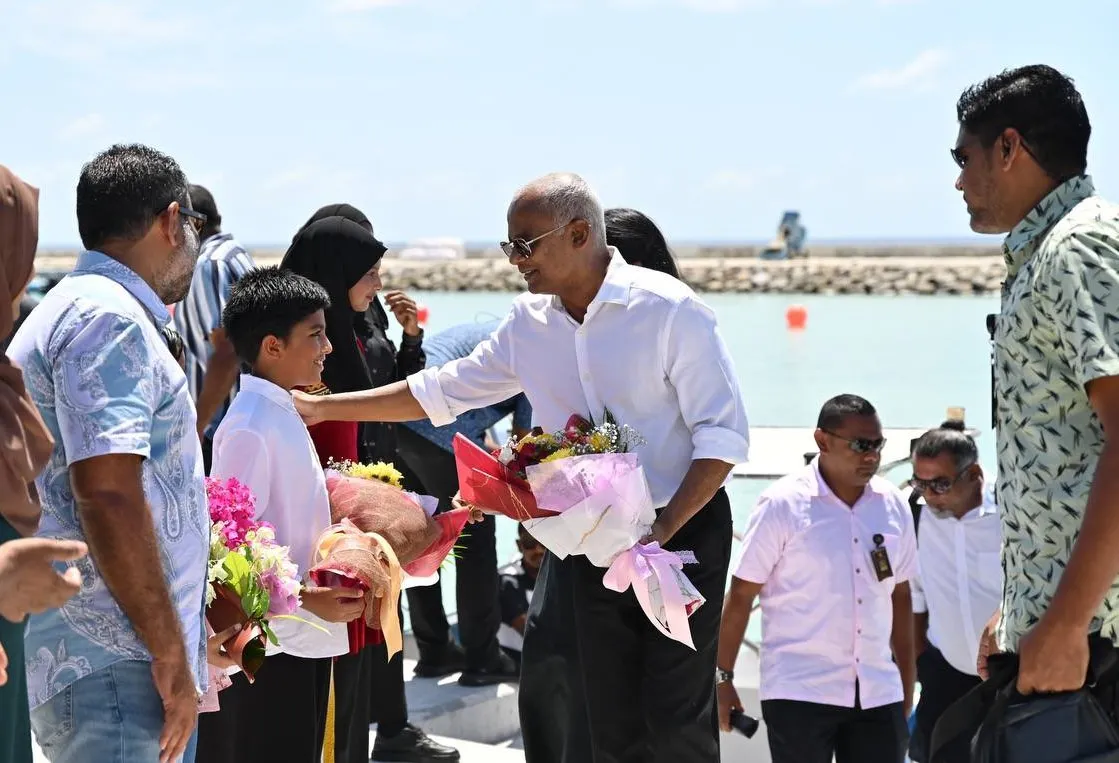 ބޮޑު ޢީދު ފާހަގަކުރެއްވުމަށް ރައީސް ޞާލިހުގެ ދެ ކަނބަލުން ތޮއްޑޫއަށް!