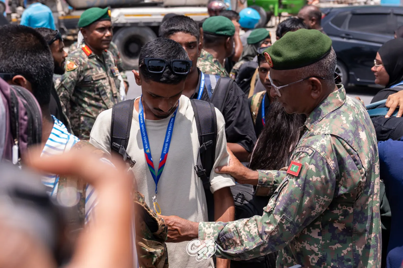 ދިވެހި ވަޠަނީ ޚިދުމަތުގެ 4 ވަނަ ބެޗްގެ ދަރިވަރުން، އަސާސީ ތަމްރީންތަކަށް ފުރުން