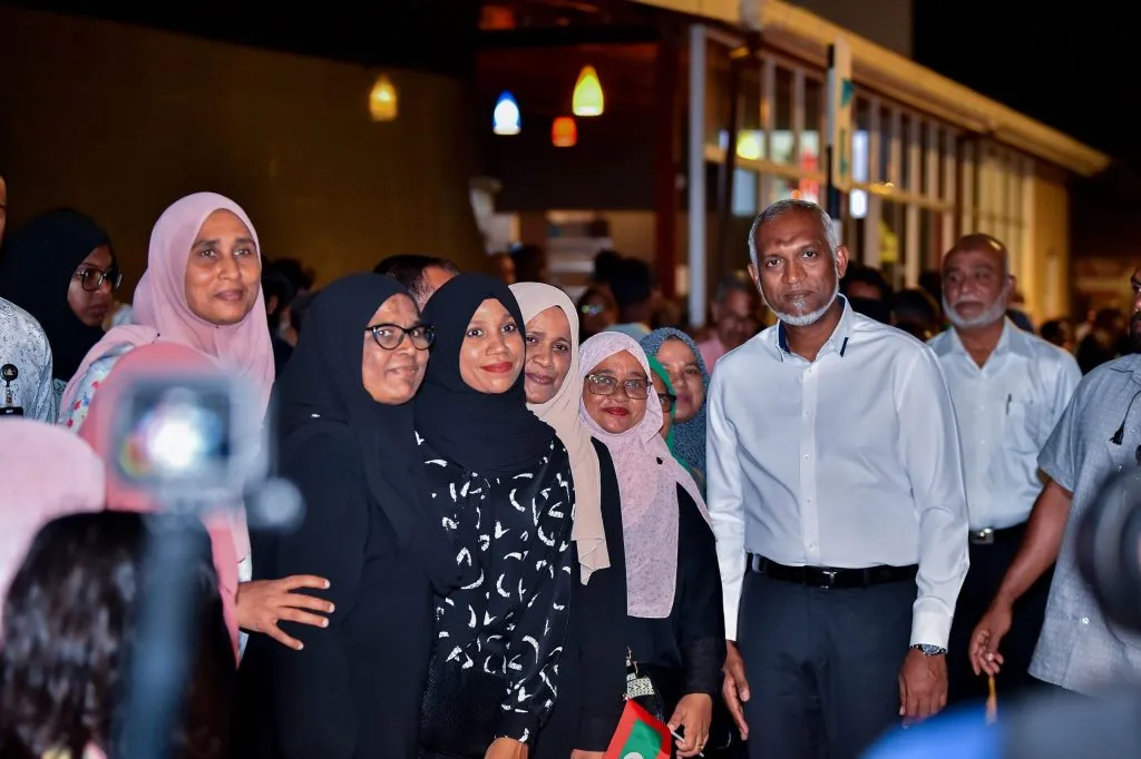 ރައީސް ޑރ. މުޙައްމަދު މުޢިއްޒު: ފޮޓޯ/ ރައީސް އޮފީސް