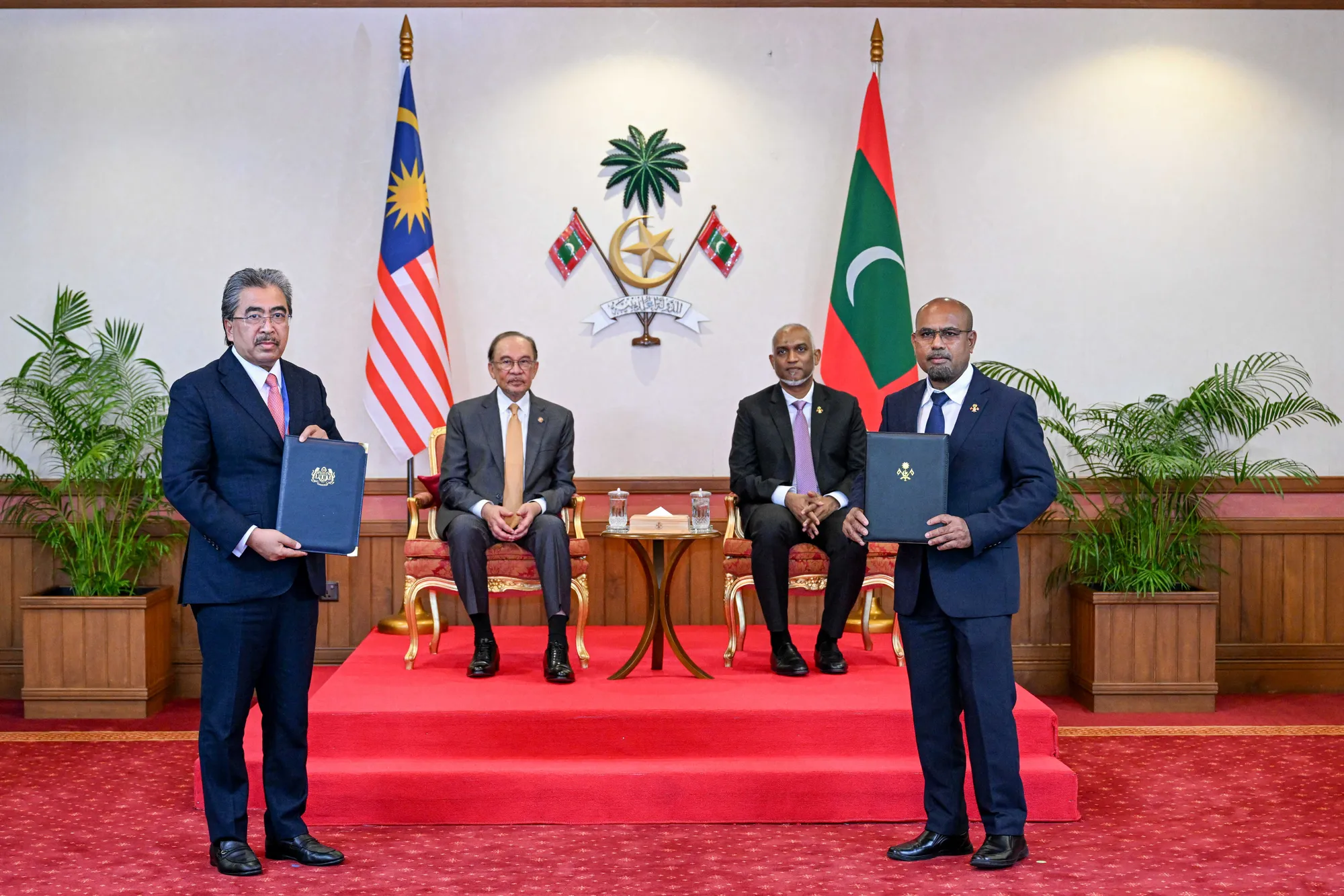 ދިފާއީ އަދި ދީނީ ދާއިރާއާ ގުޅޭ ދެ އެއްބަސްވުމެއްގައި މެލޭޝިއާއާއެކު ސޮއިކޮށްފި