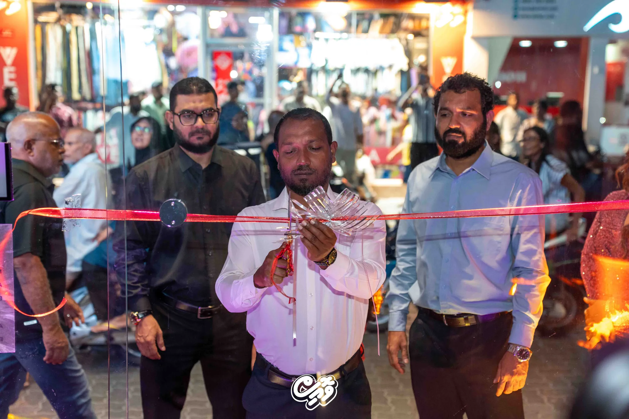 އާ ބަދަލުތަކާއެކު ޕޮއިސް ޕާފިއުމް ހުޅުވުން