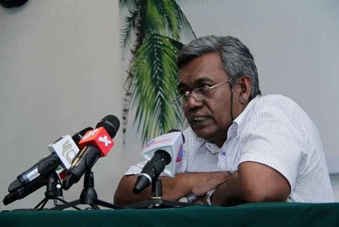 ބަރުލަމާނީ ނިޒާމު ގެންނަންޏާ މުޅި ޤާނޫނު އަސާސީ ޖެހޭނީ އަލުން ލިޔަން: އިބްރާ