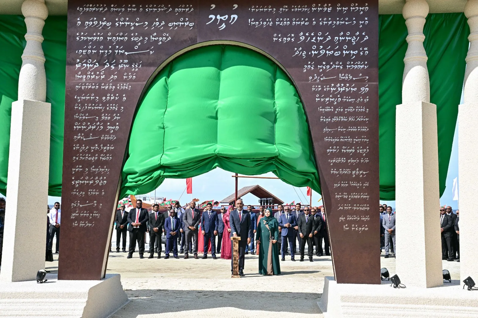 ޤައުމީ ދުވަހާ ގުޅިގެން އުތީމުގައި ބޮޑުތަކުރުފާނުގެ ހަނދާނީ ދޮރާށި ހުޅުވައިފި