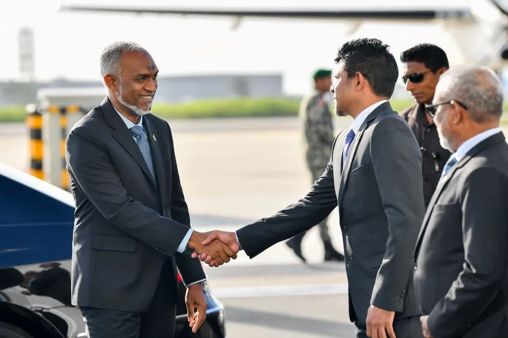 President Dr Muizzu being received by Vice President Hussain Mohamed Latheef (Photo/President's office)