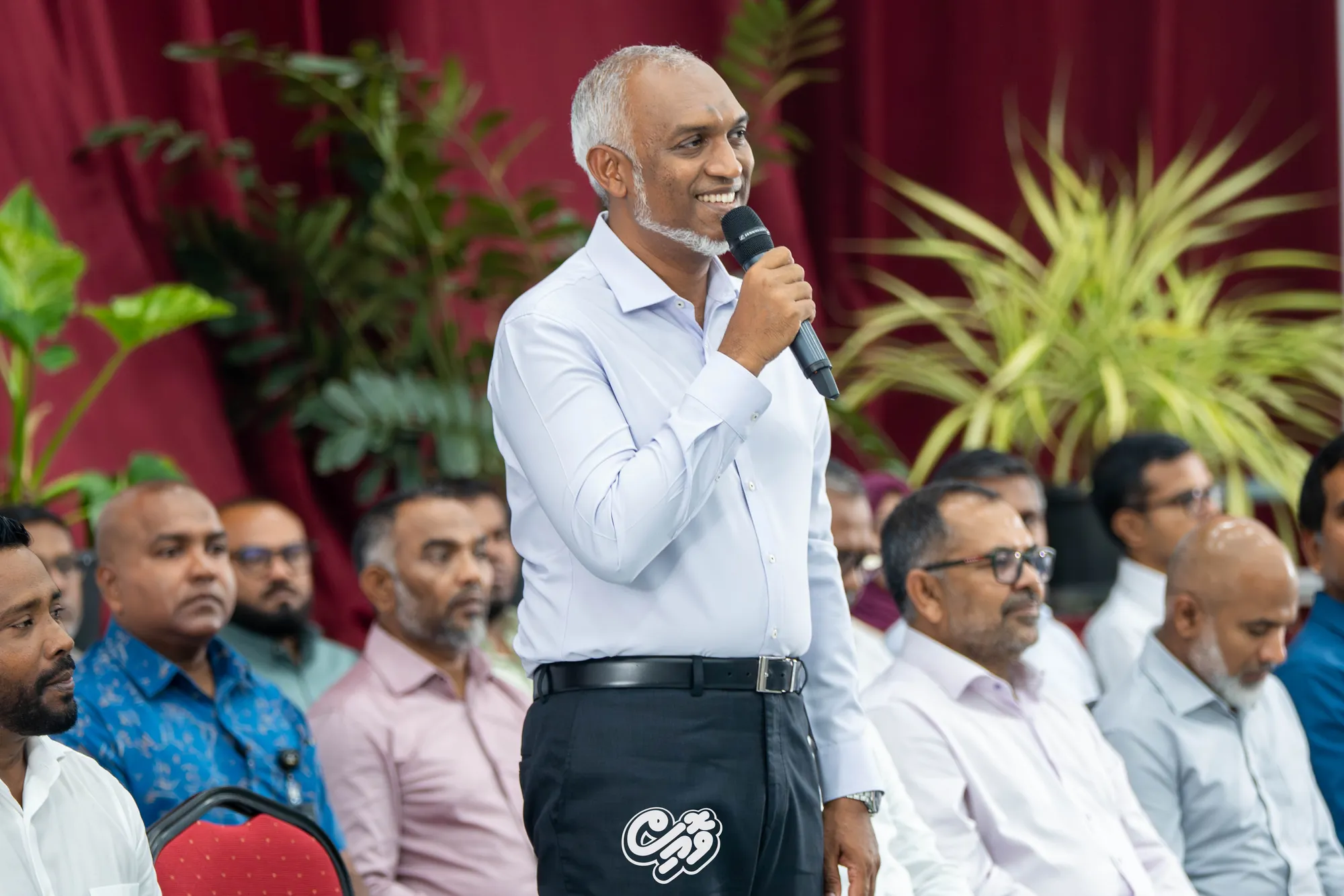 ރައީސް މުޢިއްޒު ވިލިމާލޭ ރައްޔިތުންނާ ބައްދަލު ކުރެއްވުން: ފޮޓޯ/ ވޮއިސް