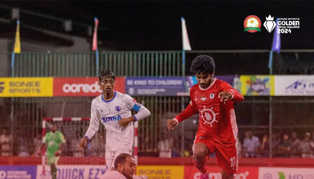 އިހަވަންދުއާއި މާރަންދޫ ވާދަކުރި މެޗުގެ ތެރެއިިން.. ފޮޓޯ: ގޯލްޑަން ފުޓްސަލް އެސޯސިއޭޝަން