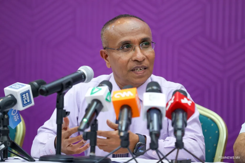 ރީ ރެޖިސްޓްރޭޝަން އަށް ސާފު ނޫން ފޮޓޯއާއި މުއްދަތު ހަމަވެފައިވާ އައިޑީ ކާޑުވެސް ހުށަހެޅި: އީސީ