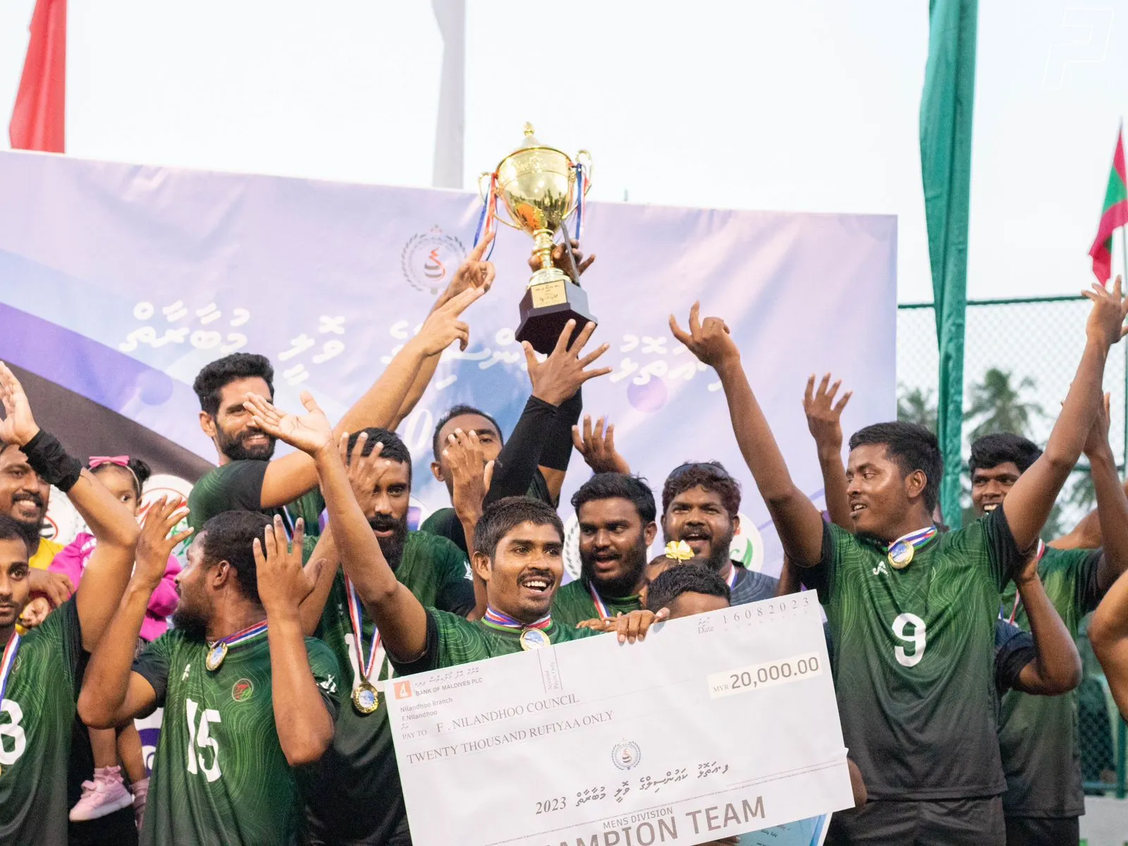 ފ އަތޮޅު ވޮލީބޯޅައިގައި ފީއަލީން ކުރަމުން އައި ތާރީޚީ ރަސްކަން ނިމުމަކަށް!