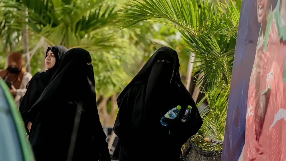 Women wearing Niqab (Photo/Dhauru)