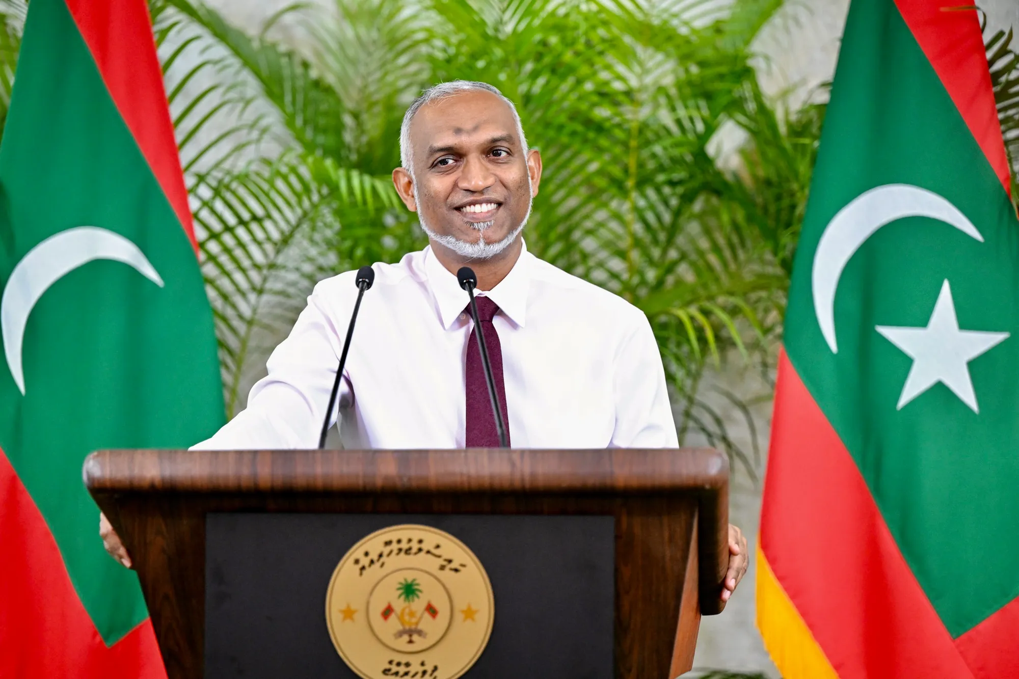 އެތެރޭގެ މުޢާމަލާތްތައް ރުފިޔާއަށް ބަދަލުކުރުމަށް ދިހަ އަހަރު ނަގާނެ ކަމަށް ރައީސް ވިދާޅުވެއްޖެ