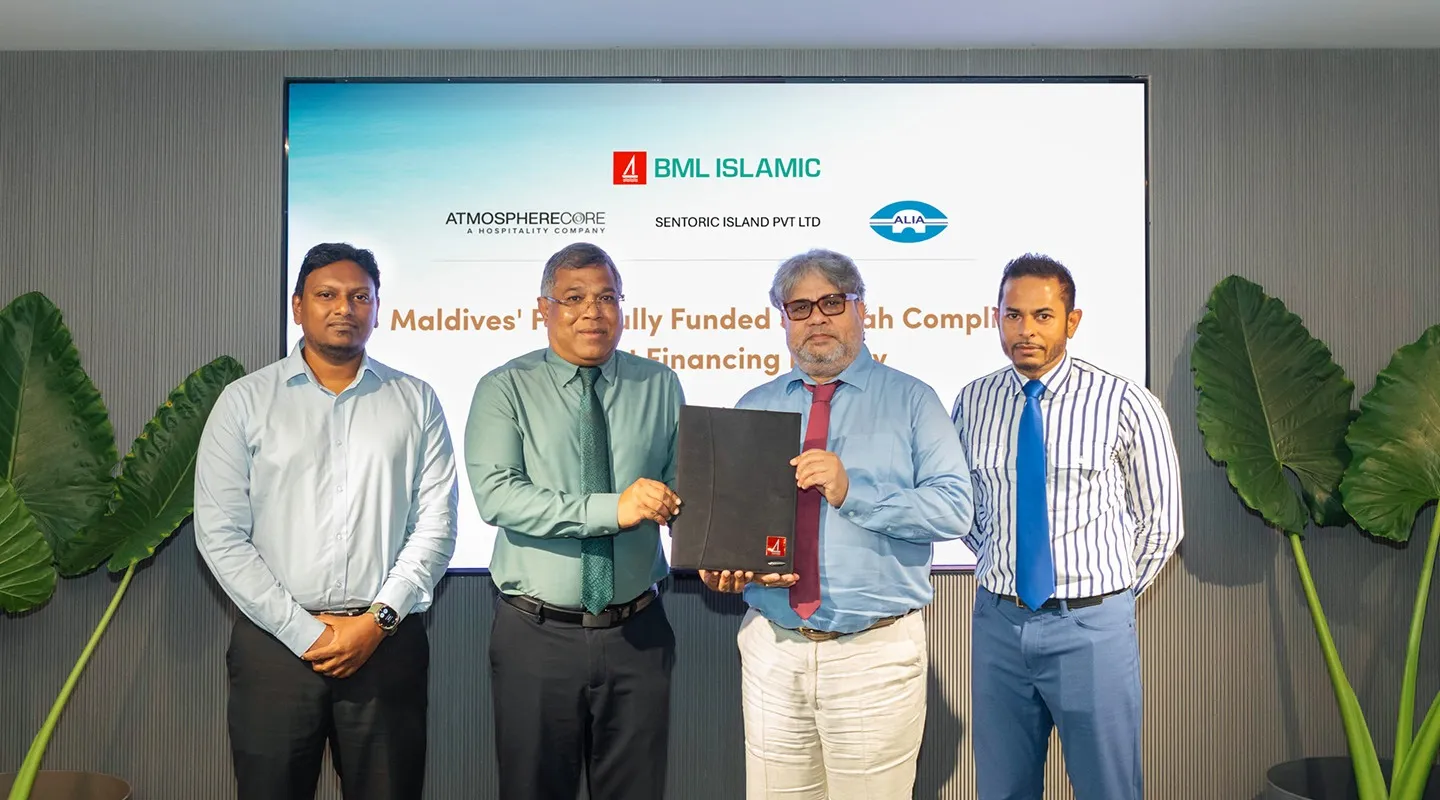 ބީއެމްއެލް އިސްލާމިކްއިން ރާއްޖޭގައި ފުރަތަމަ ފަހަރަށް ލަގްޒަރީ ރިސޯޓެއް އެއްކޮށް ތަރައްގީ ކުރުމަށް ޝަރީއާ ކޮމްޕްލަޔަންޓް އިސްލާމިކް ފައިނޭންސިން ހަމަޖެއްސުން -- ފޮޓޯ: ބެންކު އޮފް މޯލްޑިވްސް