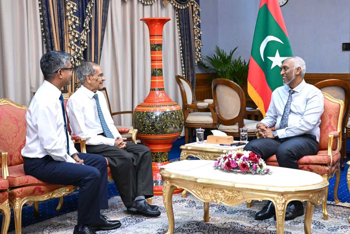 ރައީސް މުޢިއްޒު ޑރ. ޒާހިރާ ބައްދަލުކުރެއްވުން: ފޮޓޯ/ ރައީސް އޮފީސް