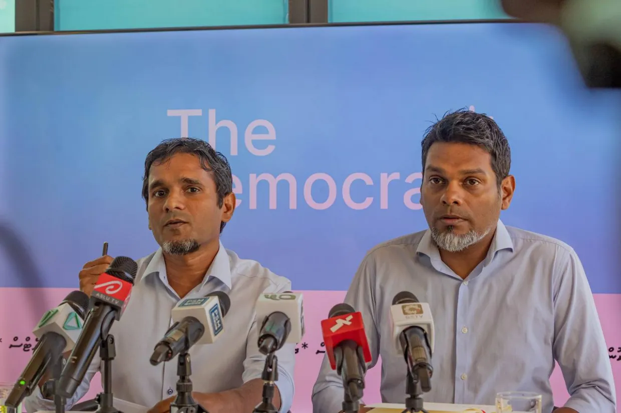 ޑިމޮކްރެޓްސްގެ ނޫސްވެރިންގެ ބައްދަލުވުން- ފޮޓޯ: ސަން