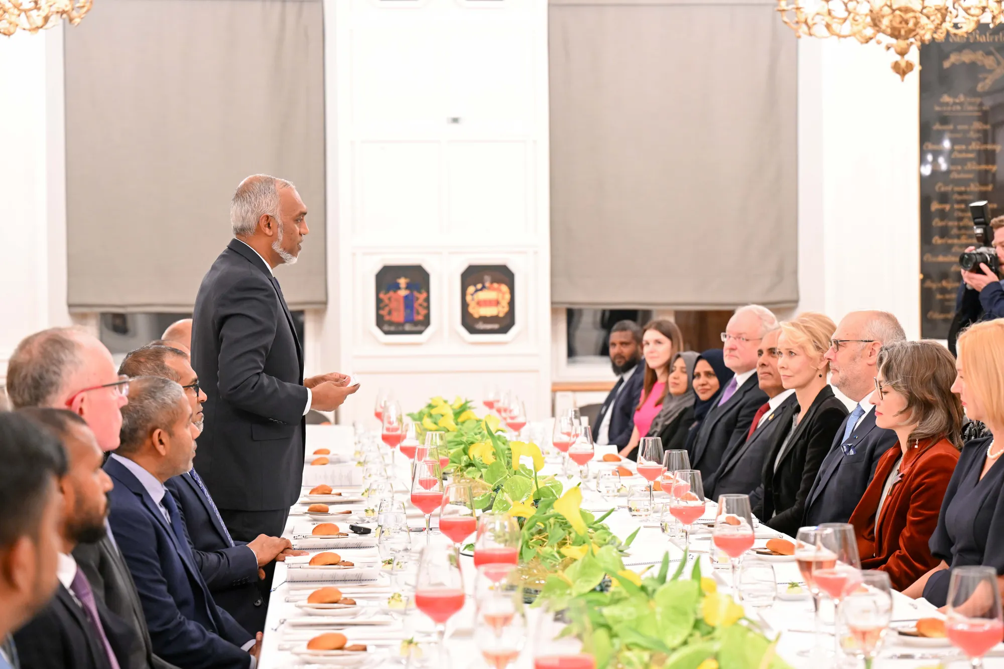 އެސްޓޯނިއާގެ ރައީސް ދެއްވި ރޭގަނޑުގެ ރަސްމީ ފަރިއްކޮޅުގައި ރައީސް ޑރ.މުޢިއްޒު ބައިވެރިވެވަޑައިގަތުން-- ފޮޓޯ: ރައީސް އޮފީސް