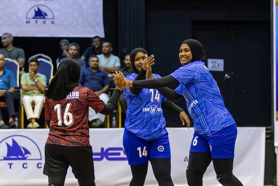 ޕޮލިސް ކުލަބާއި ވީސީ ޑިއާމެޑް ވާދަކުރި މެޗުގެ ތެރެއިން... ފޮޓޯ: ވީއޭމް