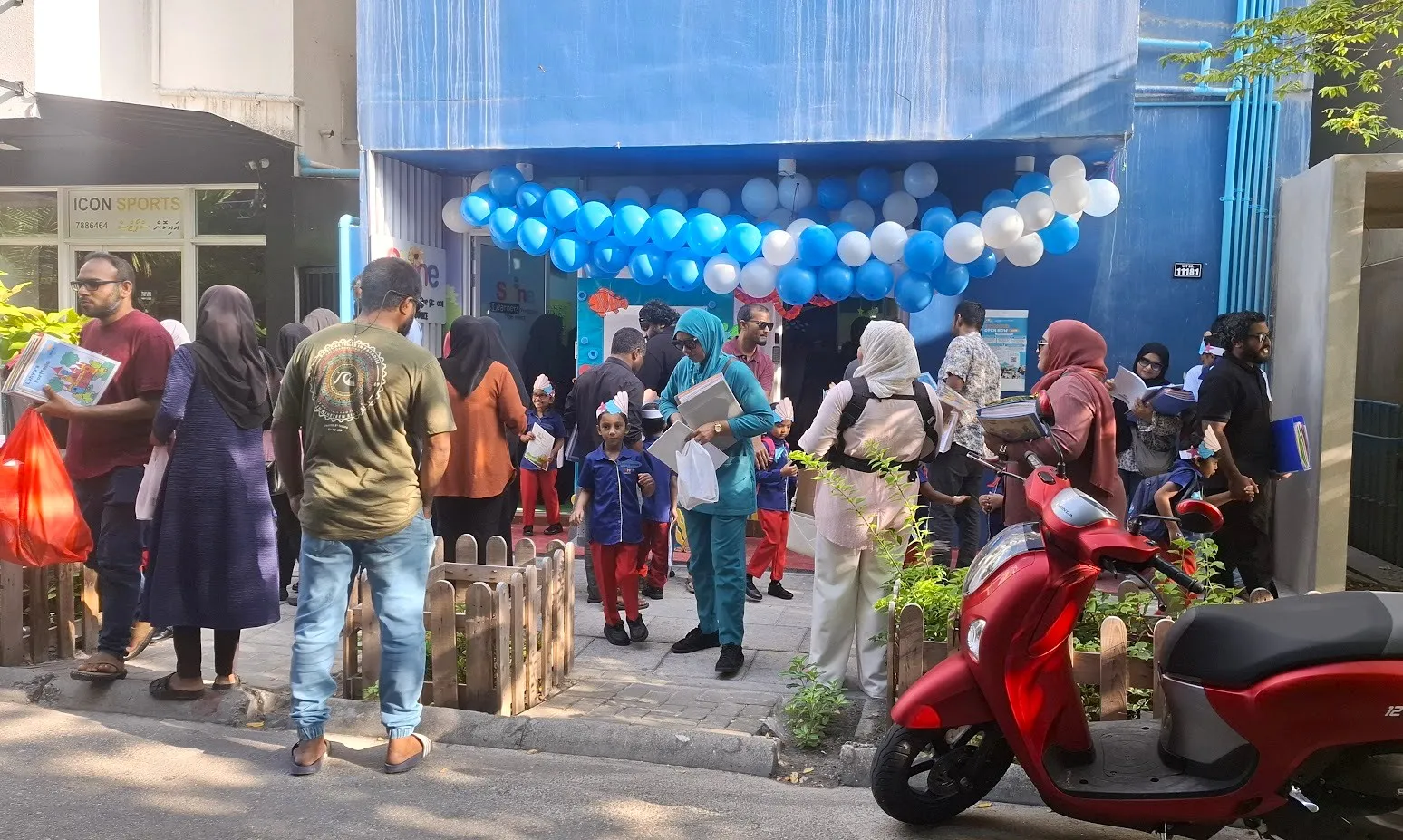 މާލޭގެ ޕްރީ ސްކޫލެއްގެ ދަރިވަރުން މިއަދު ރިޕޯޓްފޯމާއެކު ގެއަށްދަނީ...ފޮޓޯ: ވޮއިސް