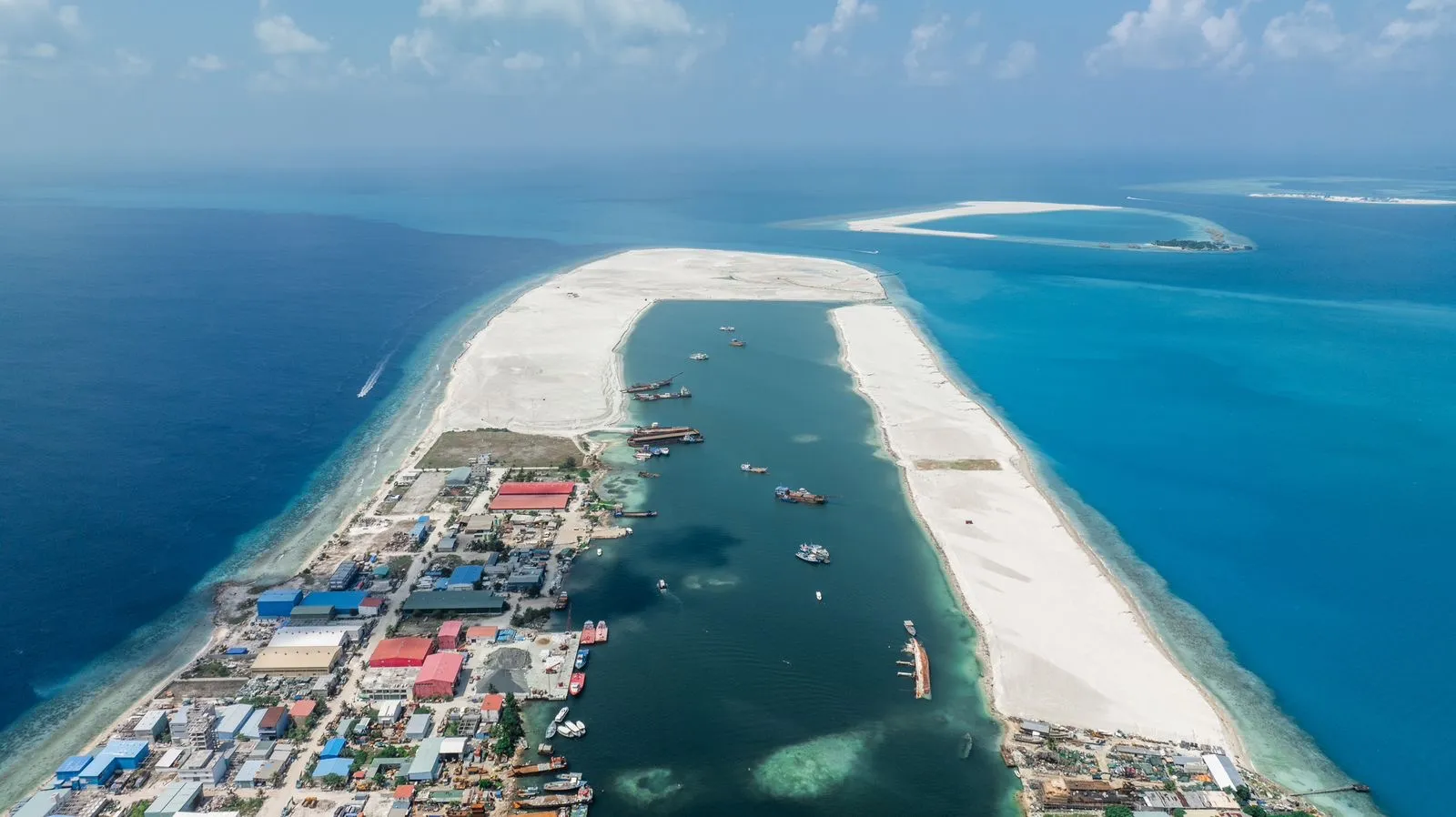 ސިނާއީ ބޭނުންތަކަށް ތިލަފުށިން ބިން ދޫކުރާ ސަރަހައްދު— ފޮޓޯ/ އެޗްޑީސީ