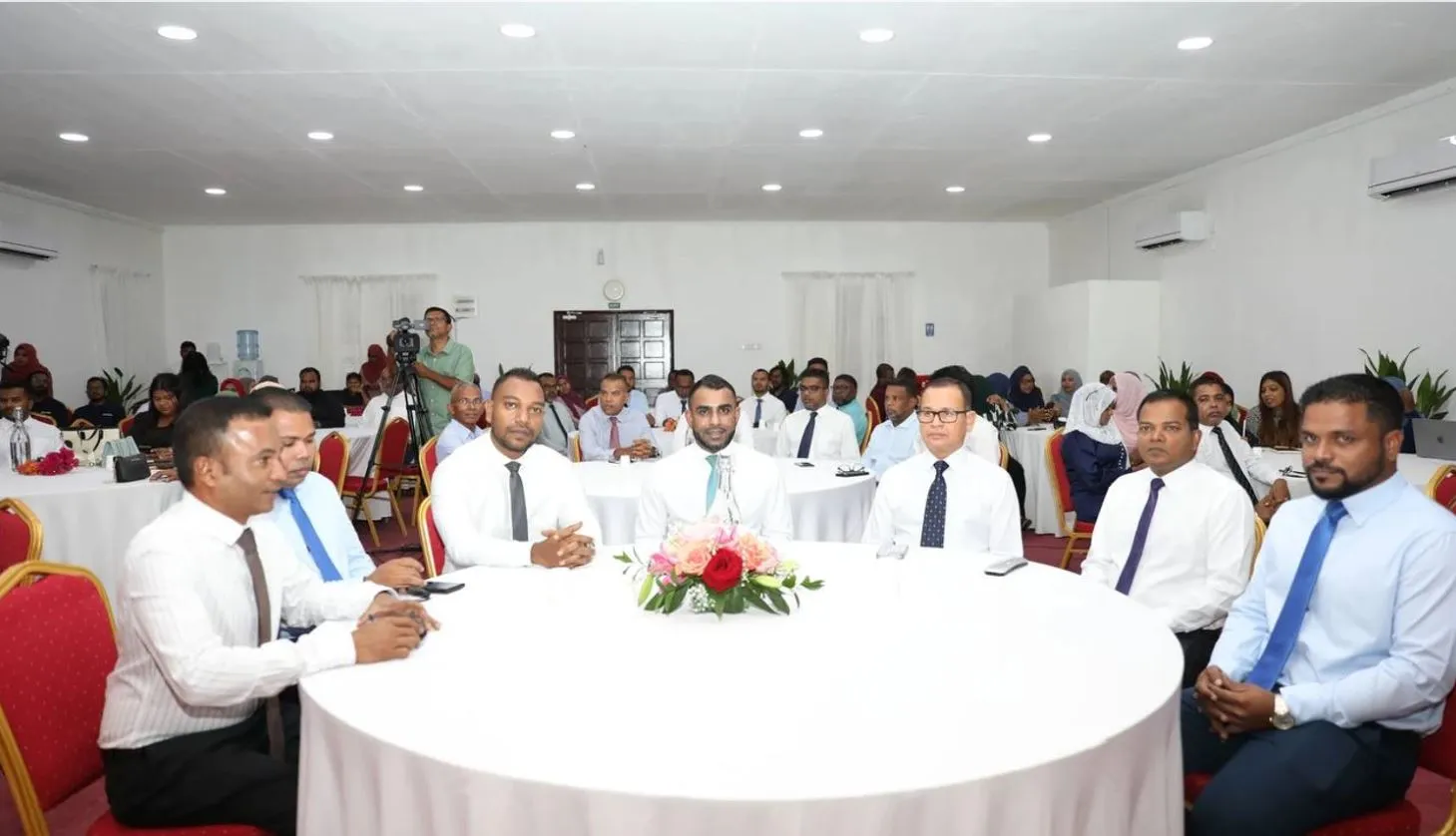 އައްޑޫ ސިޓީގައި ބޭއްވުނު ސަމިޓަކީ ވަރަށް ކާމިޔާބު، އަދި ރަނގަޅު ނަތީޖާތަކެއް ނެރެވޭ ކަހަލަ މަޝްވަރާތަކެއް ކުރެވުނު ސަމިޓެއް: ވަޒީރު އާދަމް ޝަރީފު