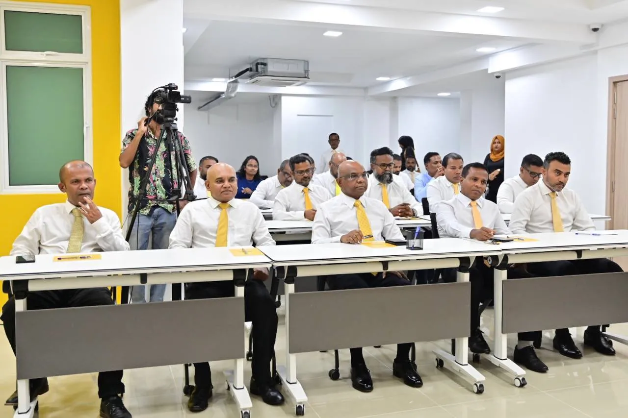 އެމްޑީޕީގެ ގައުމީ މަޖިލީހުން ރޭ ބޭއްވުނު ޖަލްސާގެ ތެރެއިން: ފޮޓޯ/އެމްޑީޕީ
