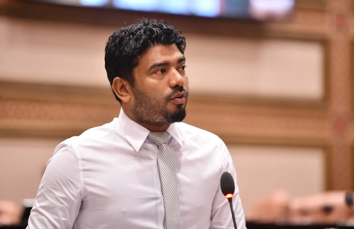ދިއްދޫ ފެނަކައިގައި ތިބި ކޮންޓްރެކްޓް މުވައްޒަފުންތަކެއްގެ ކޮންޓްރެކްޓް އައު ނުކުރި މައްސަލަ މަޖިލީހަށް ހުށައަޅައިފި