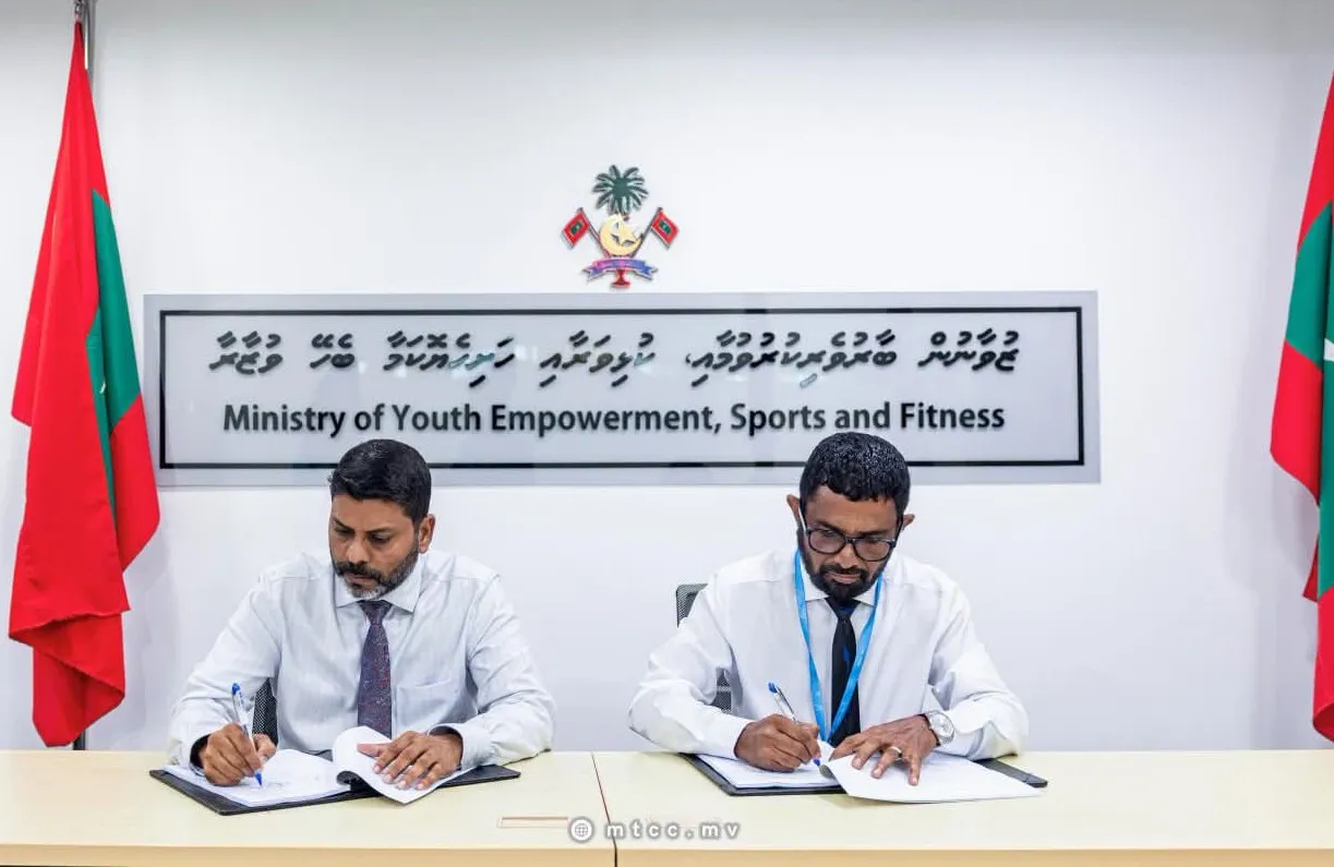 ބާރަށާއި ތުރާކުނުގެ ފުޓްބޯޅަ ދަނޑުތައް ތަރައްޤީކުރުމުގެ މަސައްކަތް އެމްޓީސީސީއާ ހަވާލުކޮށްފި