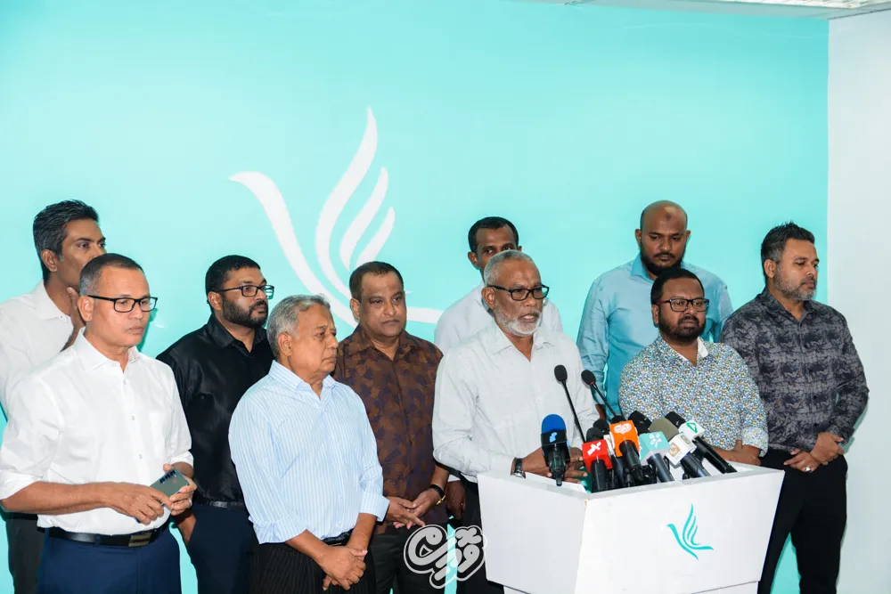 ޕީއެންސީގެ ލީޑަރޝިޕް ބޭފުޅުން-- ފޮޓޯ: ވޮއިސް