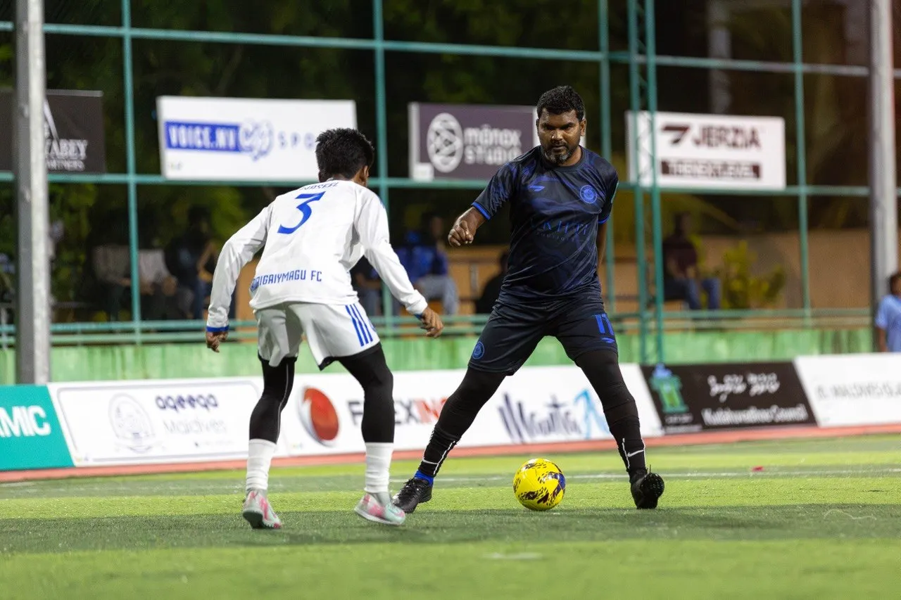 އައްސޭރިން ފަސޭހަކަމާއެކު ޔުނައިޓެޑް ރޯޔަލްސް ބަލިކޮށްފި