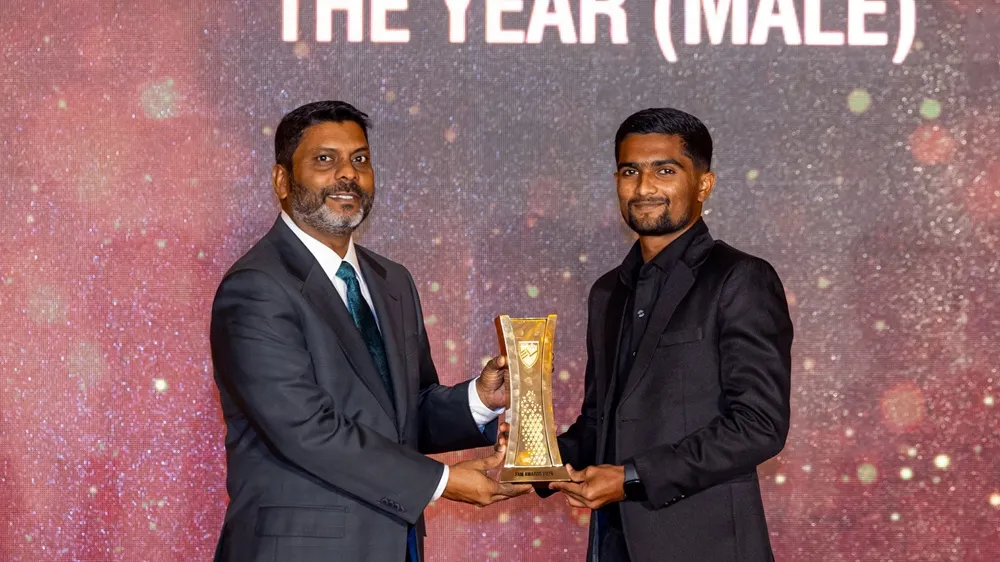 ރާއްޖޭގެ އެންމެ މޮޅު ފުޓުބޯޅަ ކުޅުންތެރިޔާގެ މަގާމު އައިހަމް ހޯދައިފި