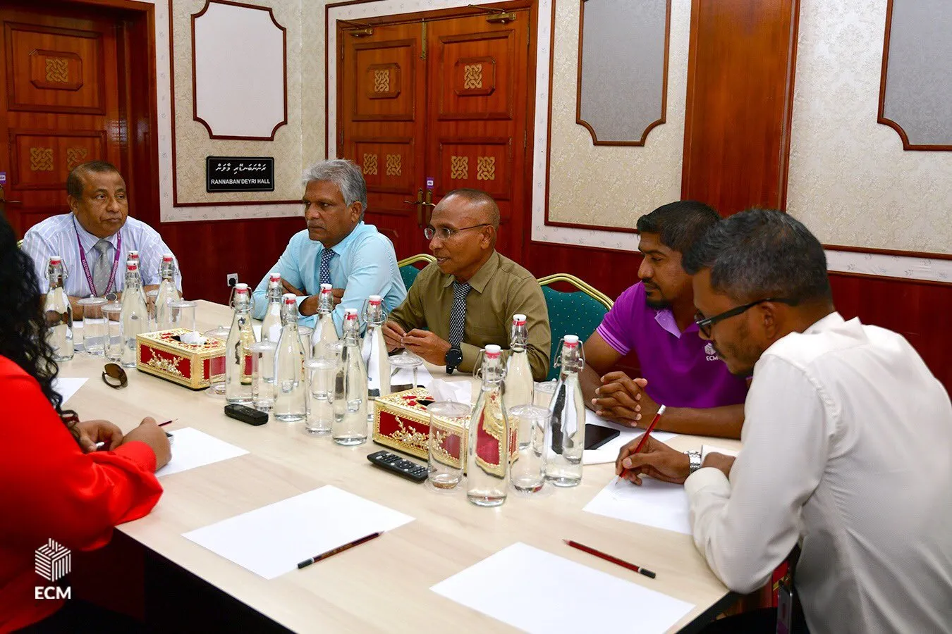 މަޖިލީހަށް ކުރިމަތިލީ %10 އަންހެނުން: އީސީ