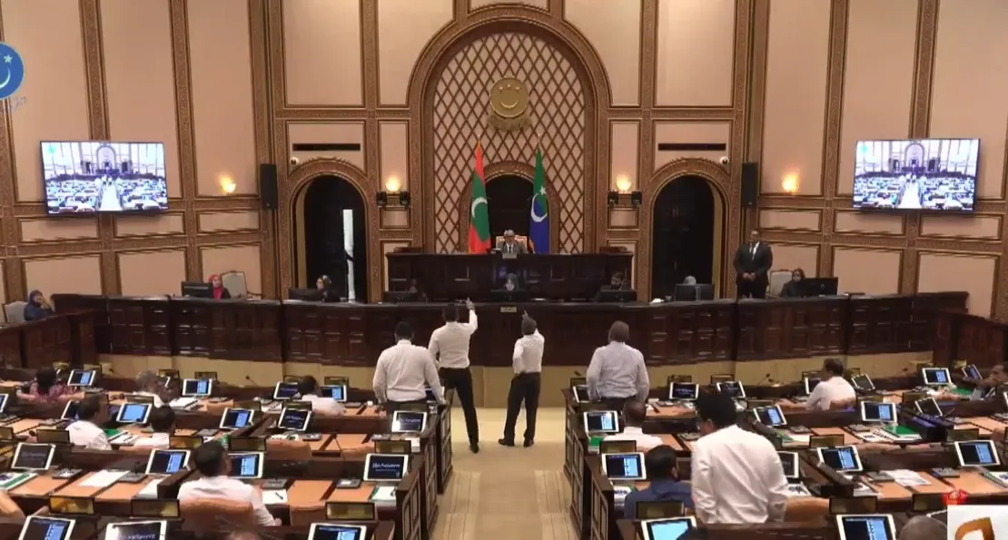 މަޖިލީހުގެ ތަޅުމުގައި އެމްޑީޕީ މެންބަރުން