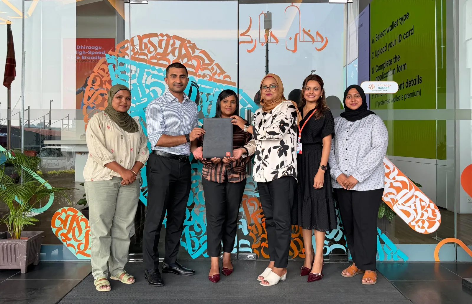 ދިރާގުގެ 'ޑޮނޭޓް އަ މީލް' އަދި 'ޑޮނޭޓް ޓު އަ ފެމިލީ'؛ ފޮޓޯ / ދިރާގު