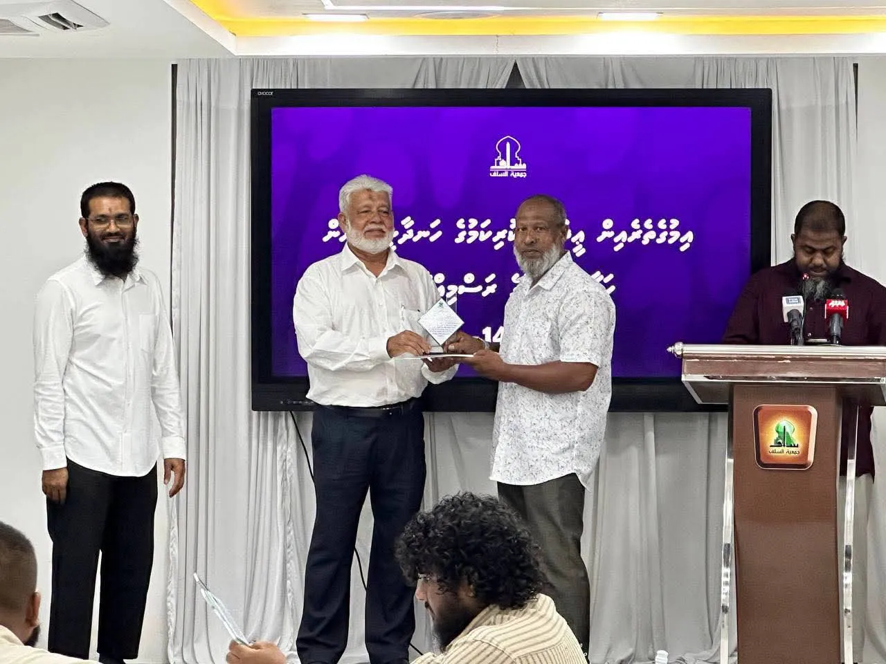 އިމުގެ ތެރެއިން އީދު ފާހަގަކުރި ފަރާތްތައް ހޮވައި، ސަލަފުން އެކަމުގެ އަގުވަޒަންކޮށްފި