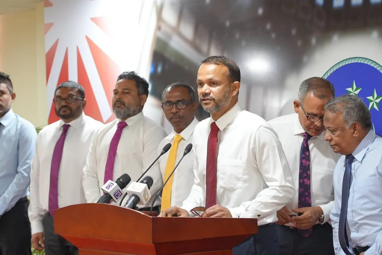 ބަންޑާރަ ނައިބަކީ ބަޔަކު ހަދާހާ "ޑީލެއް" ދިފާއުކުރަން ހުންނަ ފަރާތެއް ނޫން: އަލީ ހުސެއިން