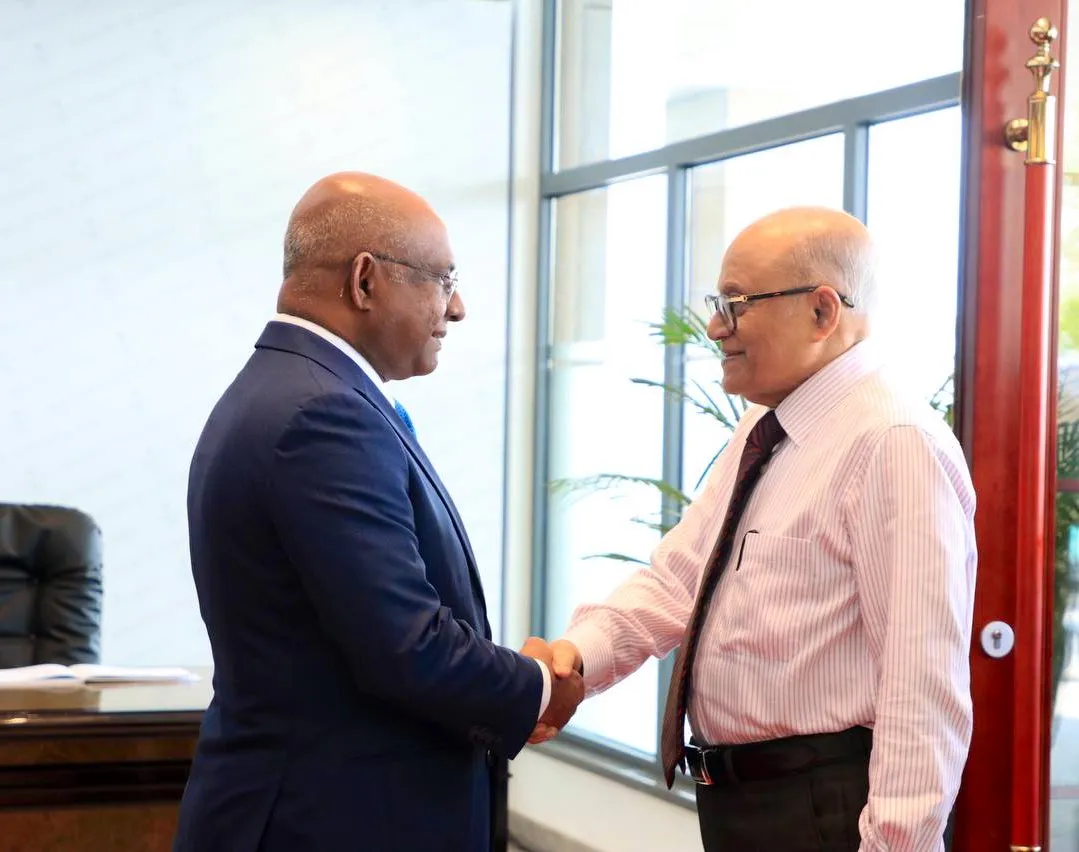 ޝާހިދު، ރައީސް މައުމޫން އަށް ފަށްފަށުން ޝުކުރު އަދާކުރައްވައި ތަޢުރީފް ކުރައްވައިފި