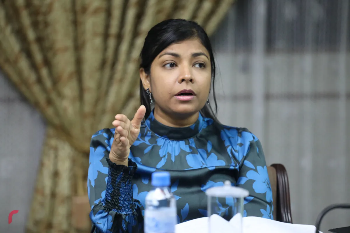 ރޮޒައިނާ، ދުންޔާއަށް: މިނިސްޓަރު ކަމުގައި ދަތުރުތައް ކުރެއްވީ އަމިއްލަ ޖީބުން ޚަރަދު ކުރައްވައިގެންތޯ؟