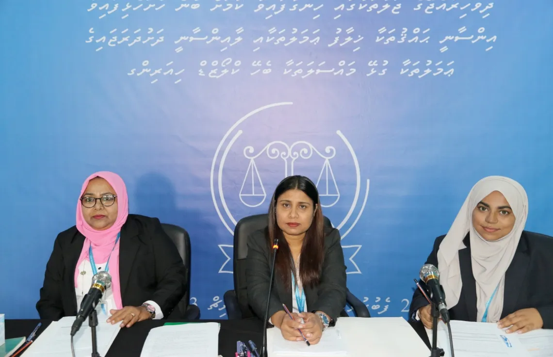ބޮޑެތި ތުހުމަތުތަކާއެކު އޮމްބަޑްސްޕާސަން ޖިހާދާ އިސްތިއުފާދެއްވައިފި