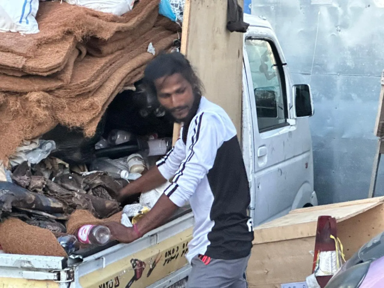 ޓީ ޖެޓީ ސަރަހައްދަށް ކުނި އެޅުމާއި ގުޅިގެން ޖޫރިމަނާ ކުރެވުނު ފަރާތް-- ފޮޓޯ: މާލެ ސިޓީ ކައުންސިލް