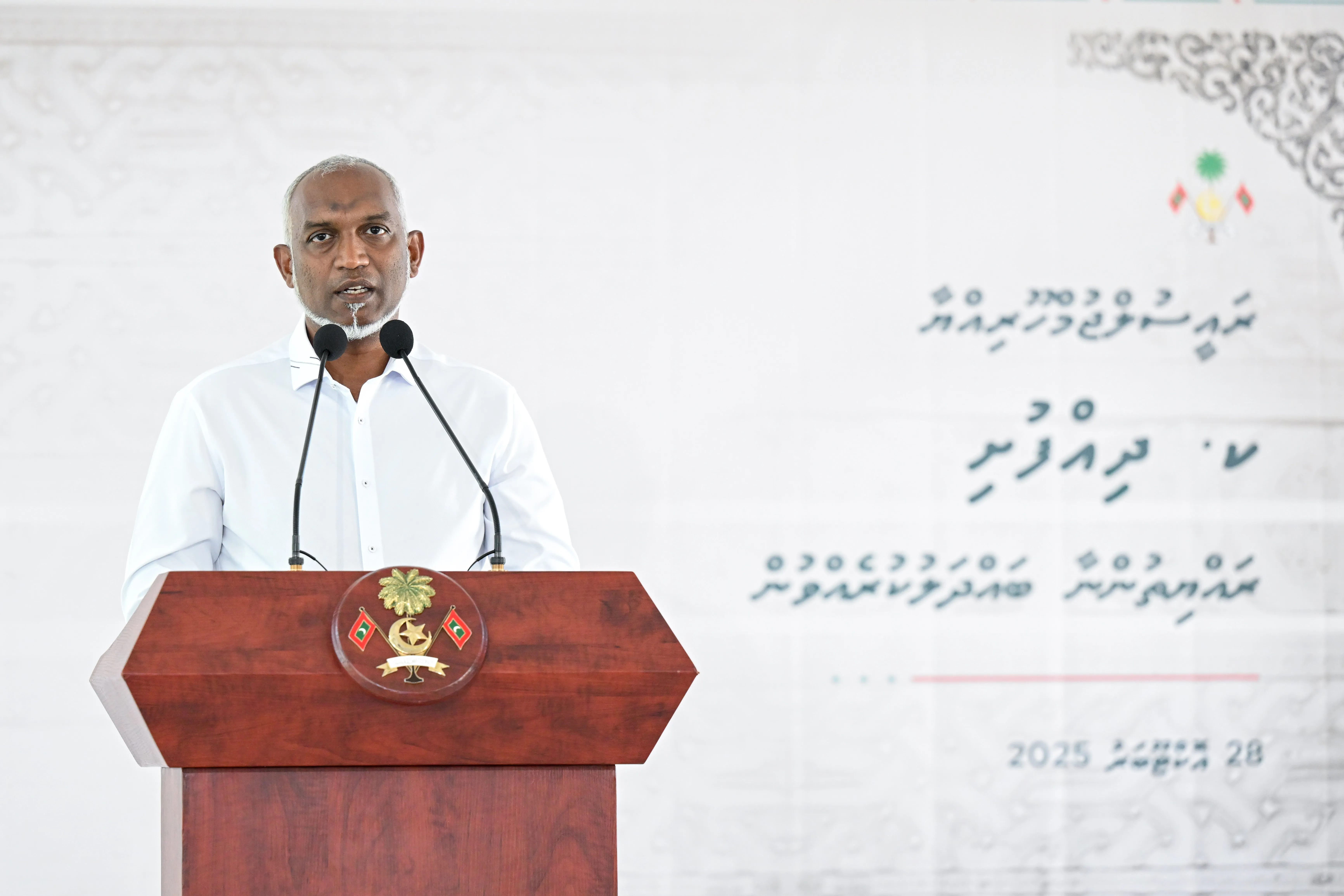 ދިއްފުށީ ރައްޔިތުންނާ ބައްދަލުކުރައްވައި ވާހަކަފުޅުދައްކަވަނީ / ފޮޓޯ: ރައީސް އޮފީސް