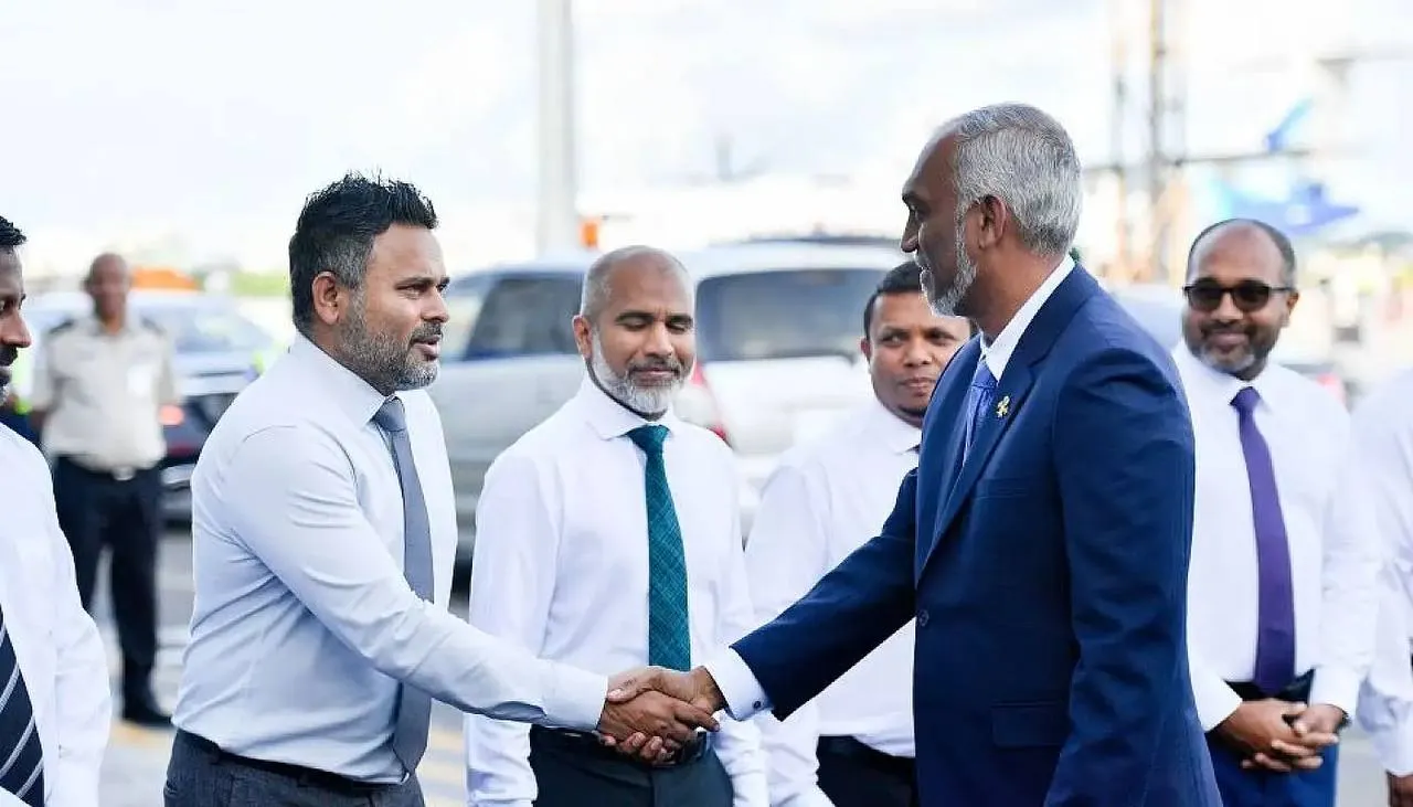 ޝިޔާމް ސާބިތުކޮށްދެއްވީ އިތުބާރު ކުރެވޭކަން، ހުންނެވީ ރައީސް މުޢިއްޒު އަށް ދެ ވަނަ ދައުރެއް ހޯއްދެވުމުގެ އަޒުމުގައި 