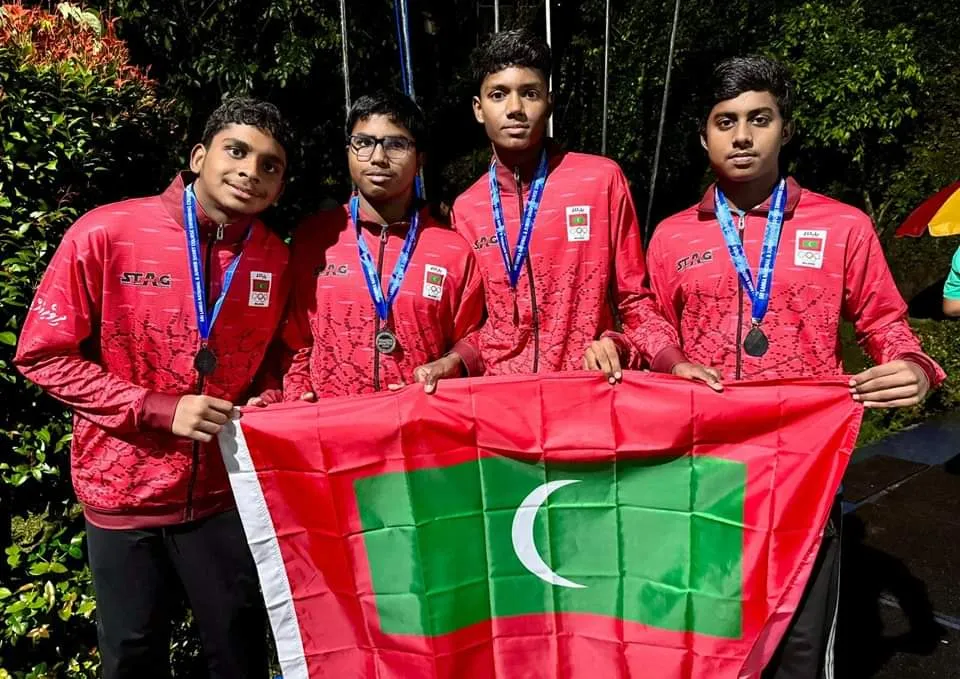 4×100މ މެޑްލީ ރިލޭ އިން ސީނިއަރ ފިރިހެން ޓީމު ލޯ މެޑަލް އަދި ޖޫނިއަރ ޓީމު ރިހި މެޑަލް ހޯދައިފި
