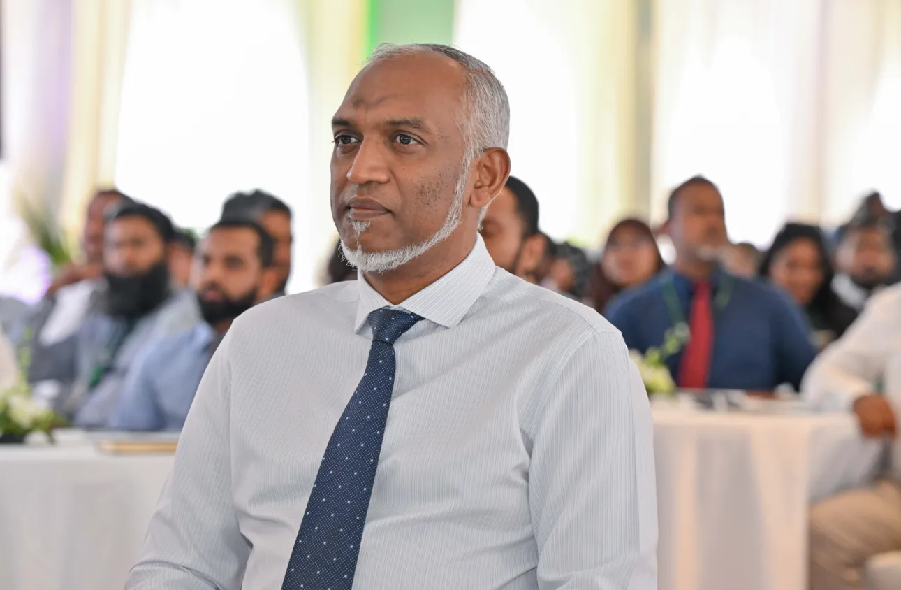 ރައީސުލްޖުމްހޫރިއްޔާ ޑރ. މުޙައްމަދު މުޢިއްޒު: ފޮަަަޓޯ/ ރައީސް އޮފީސް